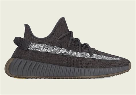 yeezy 350 2022 release.